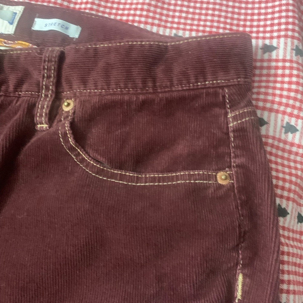 Old Navy Women's Boot Cut Jeans - Burgundy - Picture 4 of 9